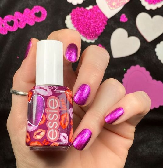 Picture of essie Nail Polish, Glossy Shine Finish, Unwrap Me #1603, 0.46 fl. oz.